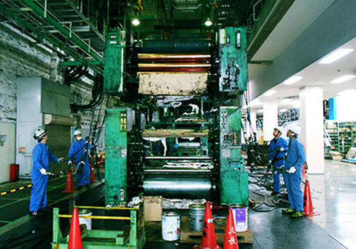 印刷機械の解体現場